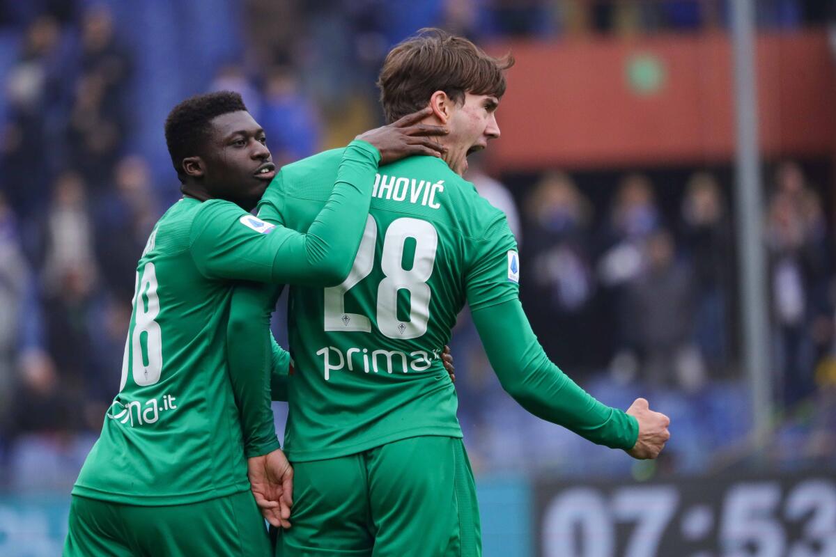Vlahovic e il suo amore per Ibrahimovic. Roma e Napoli pronte a pazzie per lui. Ma il rinnovo è vicino - 