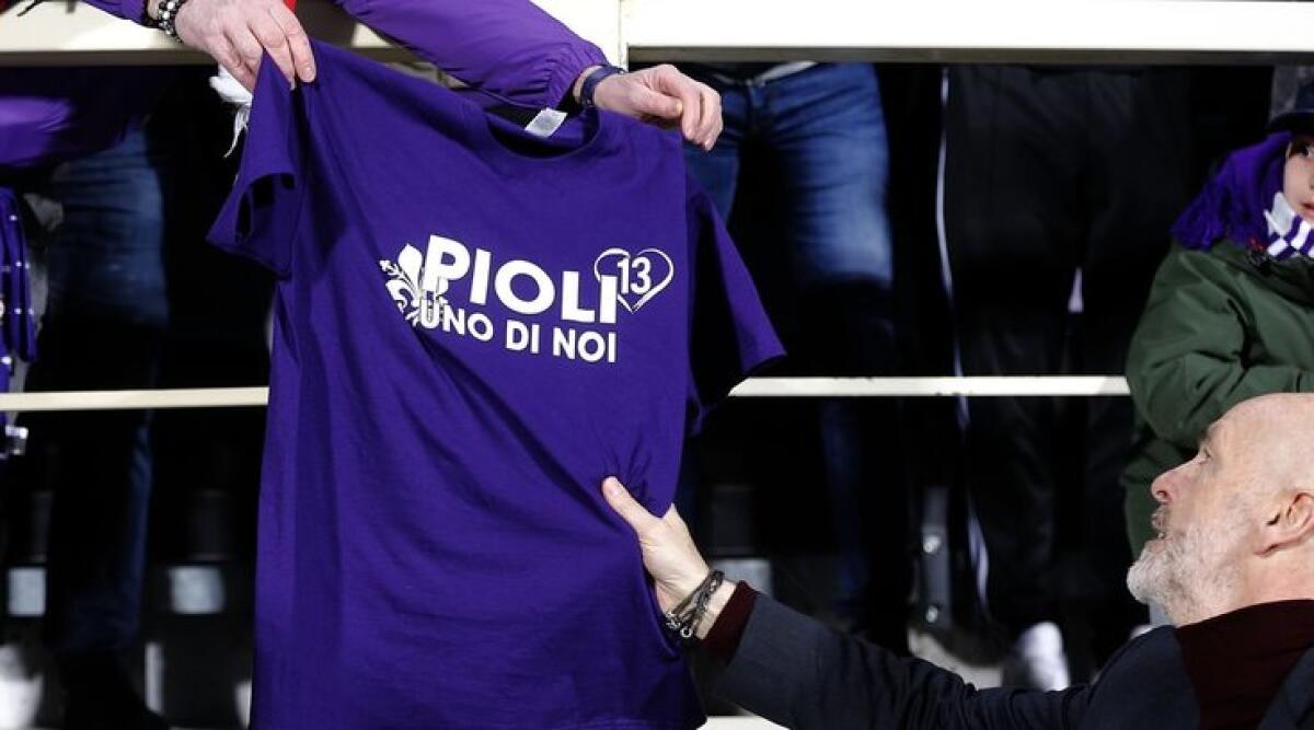 Dalla maglia regalata dei tifosi allo striscione della Fiesole. L'accoglienza calorosa a Stefano Pioli - 