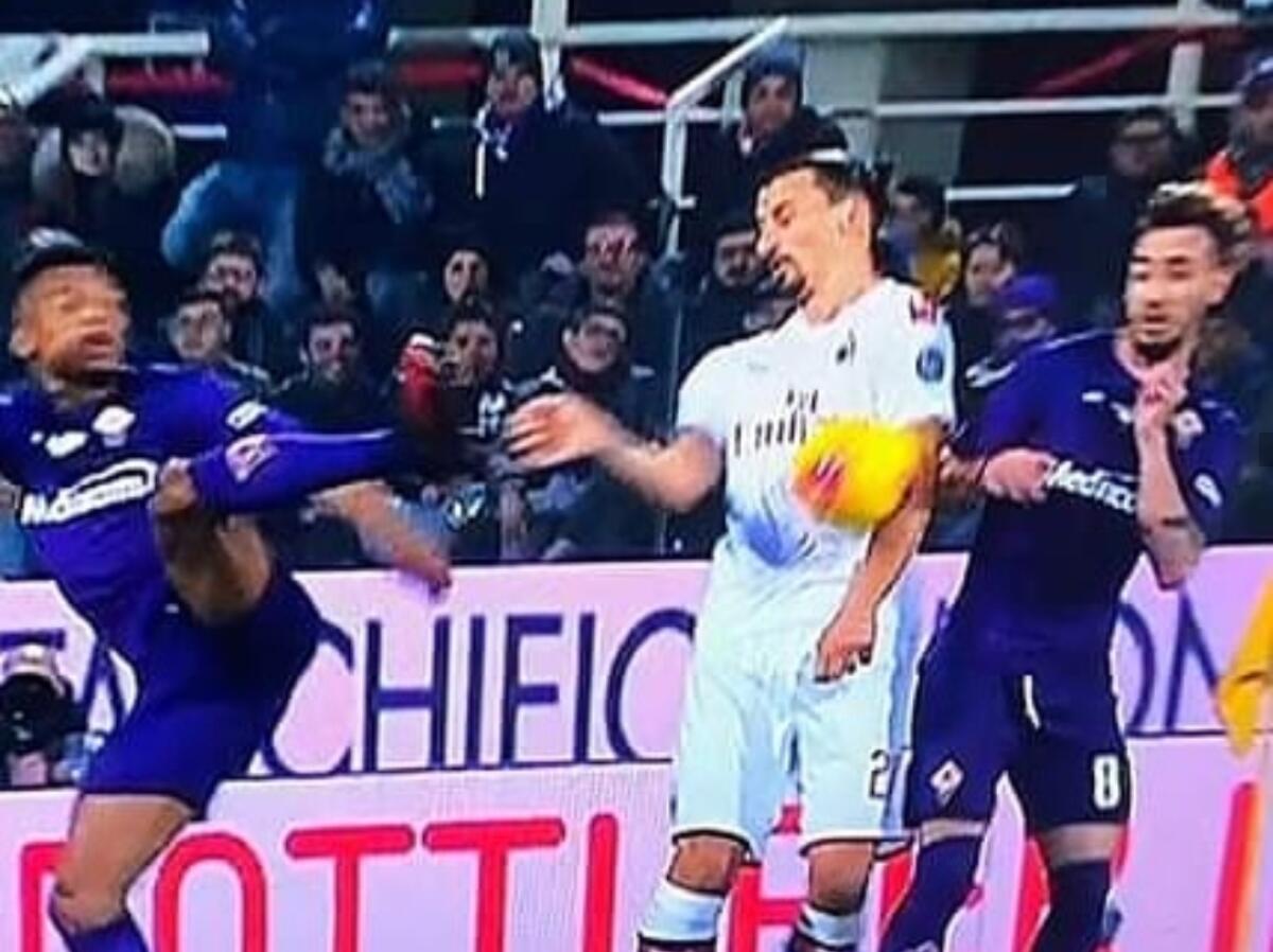 Braccio attaccato al corpo e gol annullato? Lo dice il regolamento, in fase offensiva è sempre fallo - 