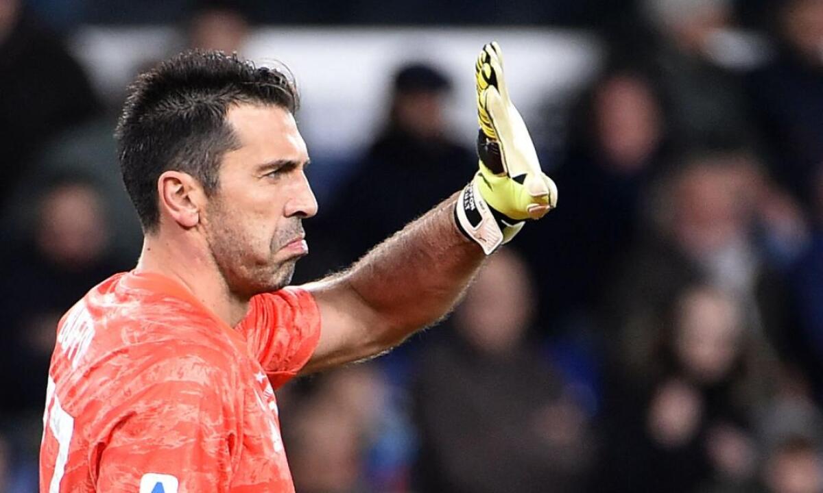 Uscita goffa di Buffon nei confronti di un tifoso asiatico: "Hai il corona eh... C***o sei di Wuhan?" - 
