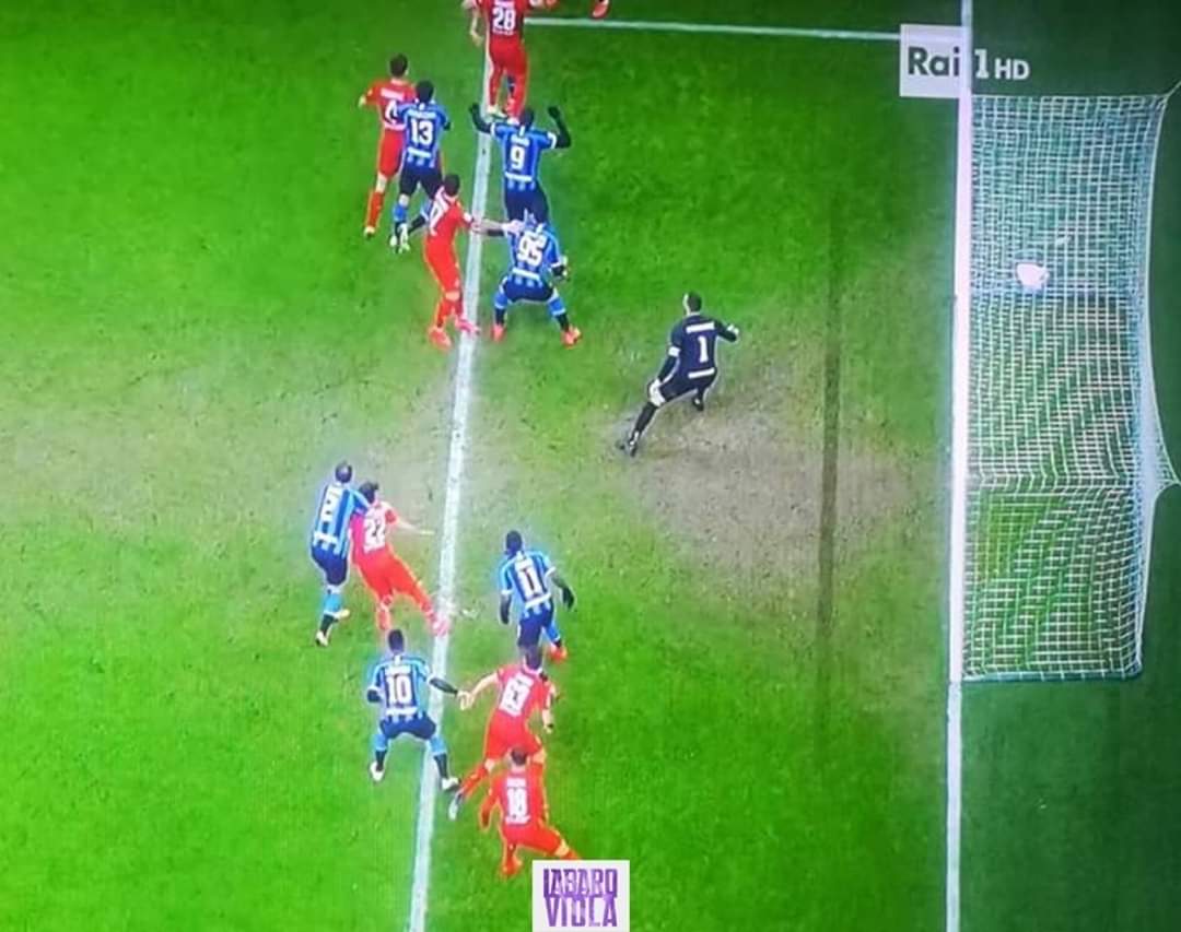 Dalla simulazione di Mertens ai rigori non dati contro Inter, Genoa e Napoli. Ecco il motivo per cui Commisso è esploso