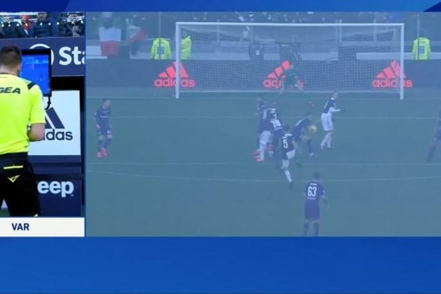 L'arbitro Pasqua non diede rigore alla Fiorentina per la mano di Allan, alla Juventus invece non ha avuto dubbi
