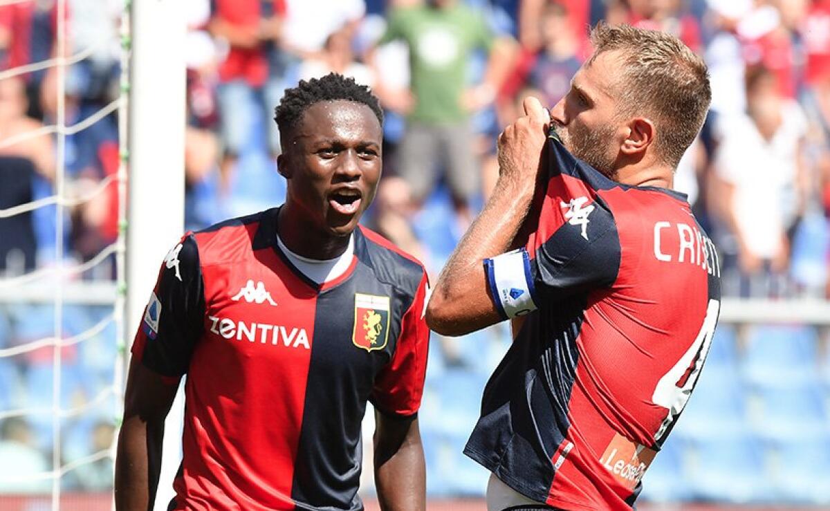 Criscito: "Potevo essere viola, ma sono genoano nel cuore. Difficile togliermi questa maglia.." - 