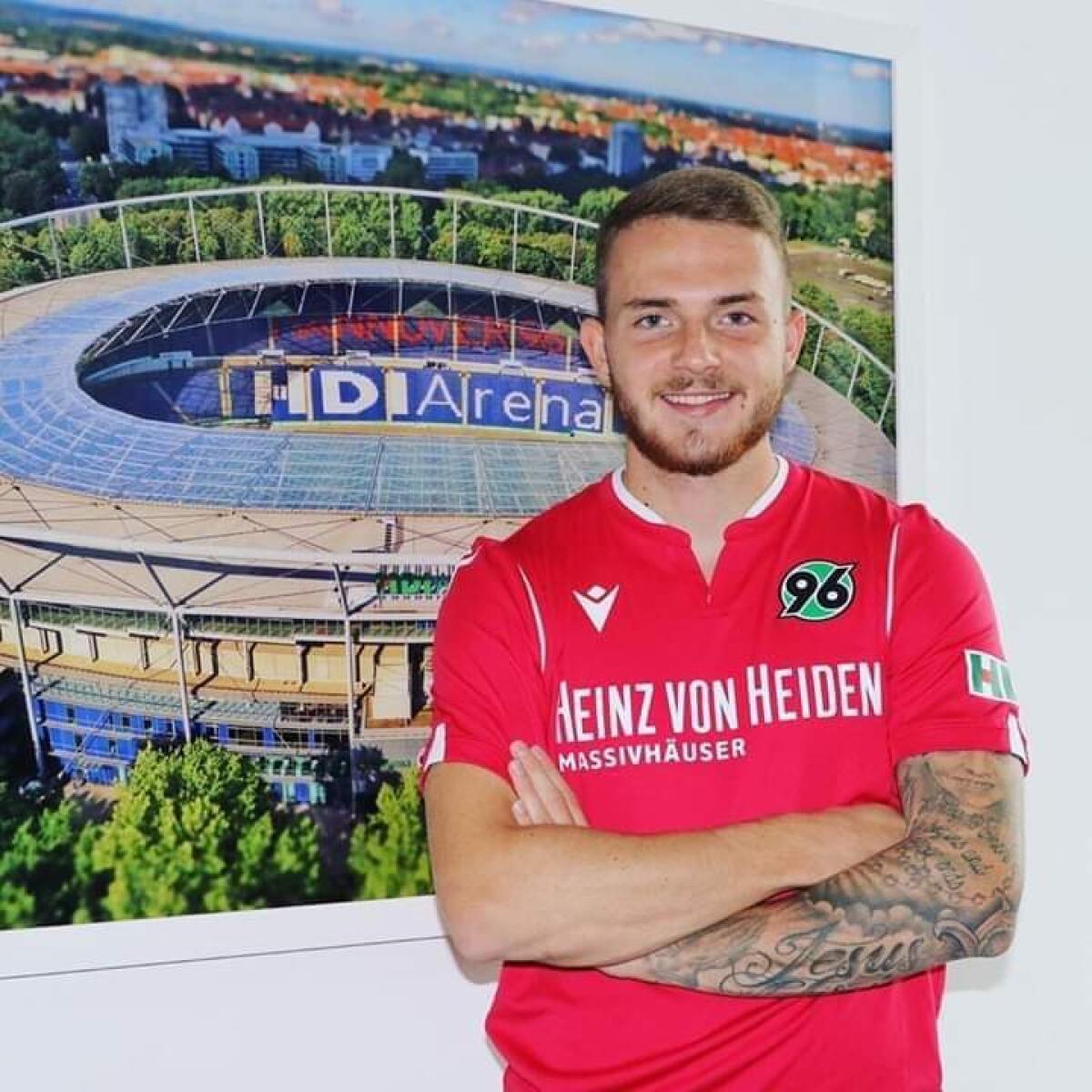 Bundesliga, Horn è il secondo giocatore dell'Hannover positivo al COVID-19. Il soggetto è asintomatico - 