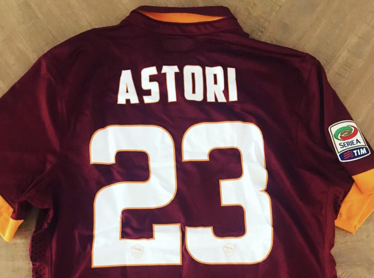 Perticone ha messo all'asta la maglia di Astori: "Davide aiuterà Bergamo. Il ricavato sarà donato all'ospedale cittadino" - 