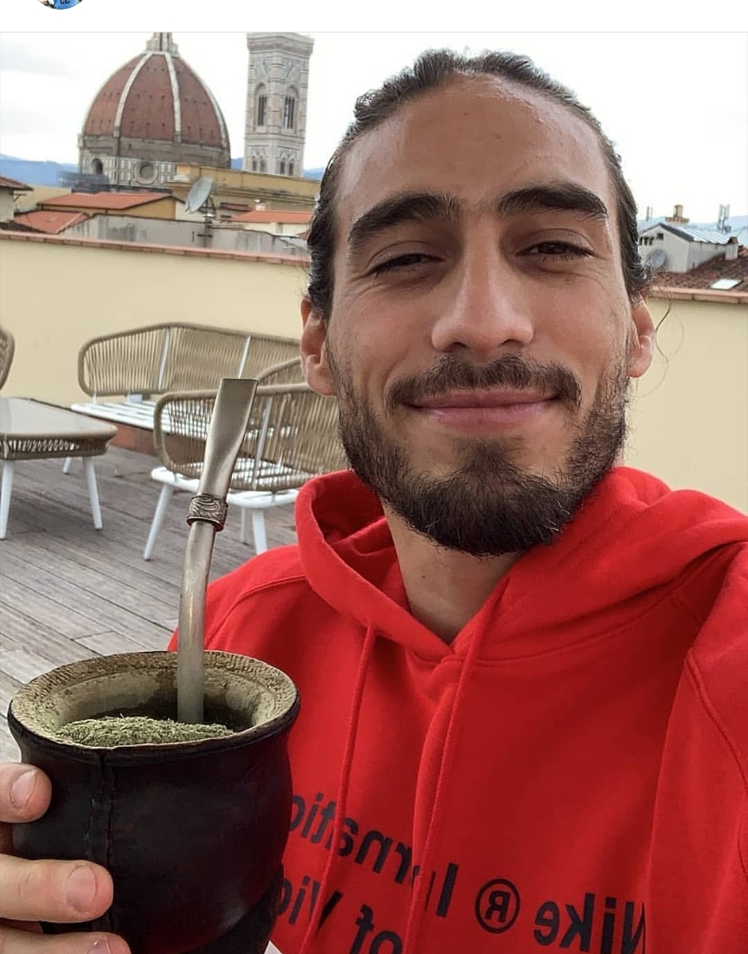 (FOTO) Caceres si rilassa col mate in terrazza, sullo sfondo..Firenze! La sua buonanotte nelle stories