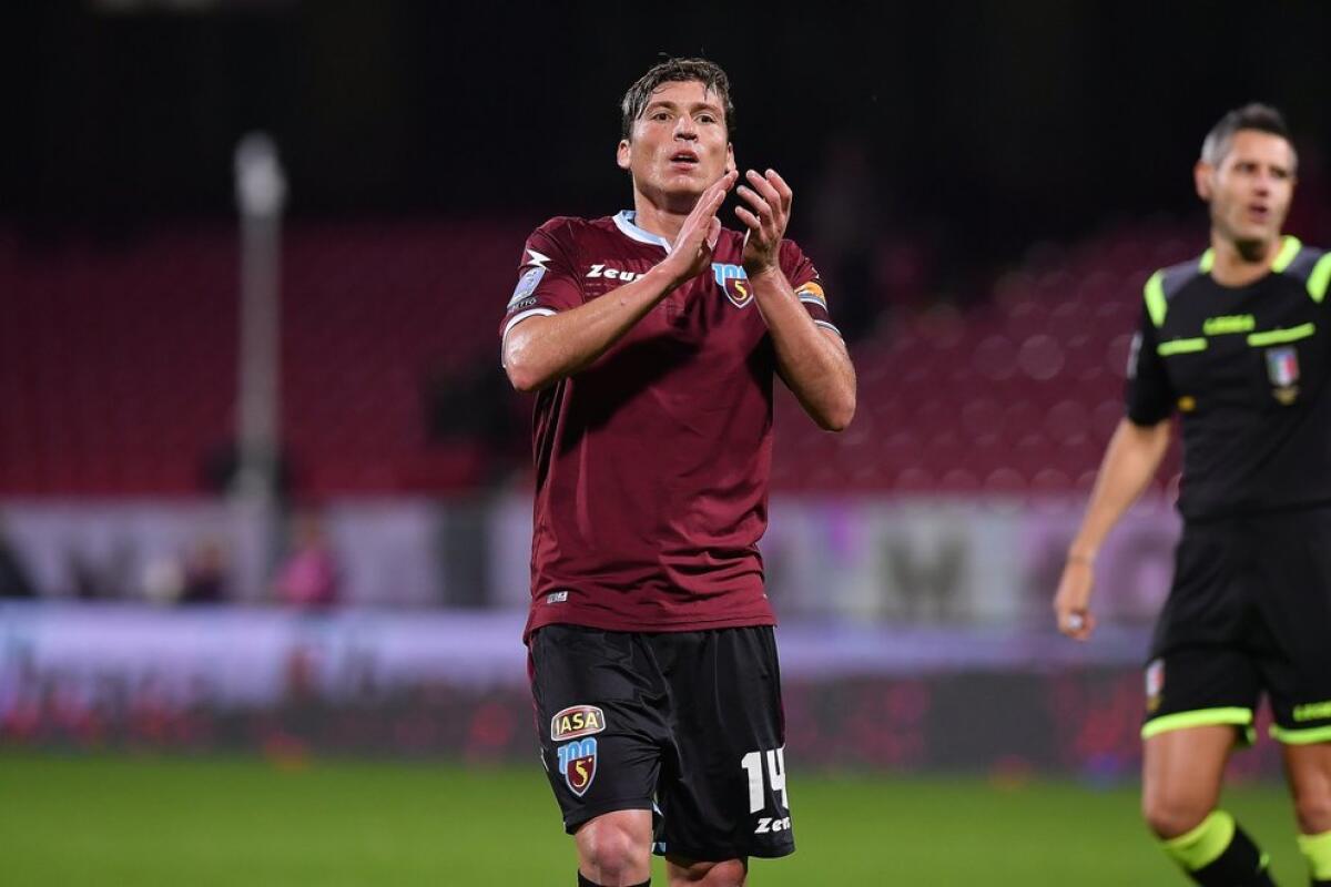 Ex viola, Di Tacchio fa festa con amici nonostante la quarantena. I vicini chiamano i carabinieri - 