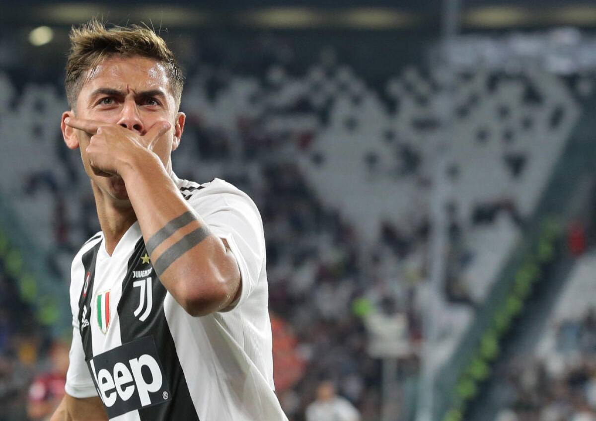 Dalla Spagna, dramma Dybala, non ha ancora sconfitto il Coronavirus. Il tampone è sempre positivo - TURIN, ITALY - SEPTEMBER 26:  Paulo Dybala of Juventus FC celebrates after scoring the opening goal during the Serie A match between Juventus and Bologna FC at Allianz Stadium on September 26, 2018 in Turin, Italy.  (Photo by Emilio Andreoli/Getty Im
