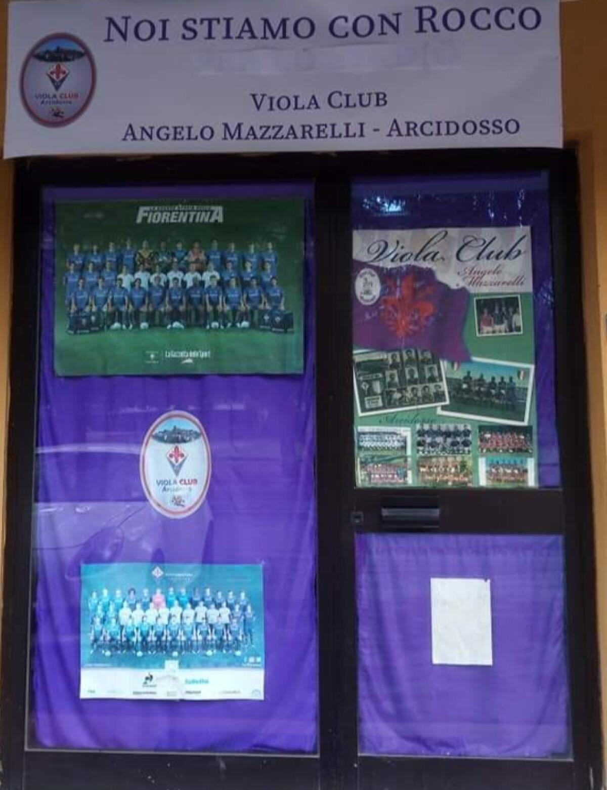 Striscione del Viola Club Arcidosso in Toscana #NOISTIAMOCONROCCO - 