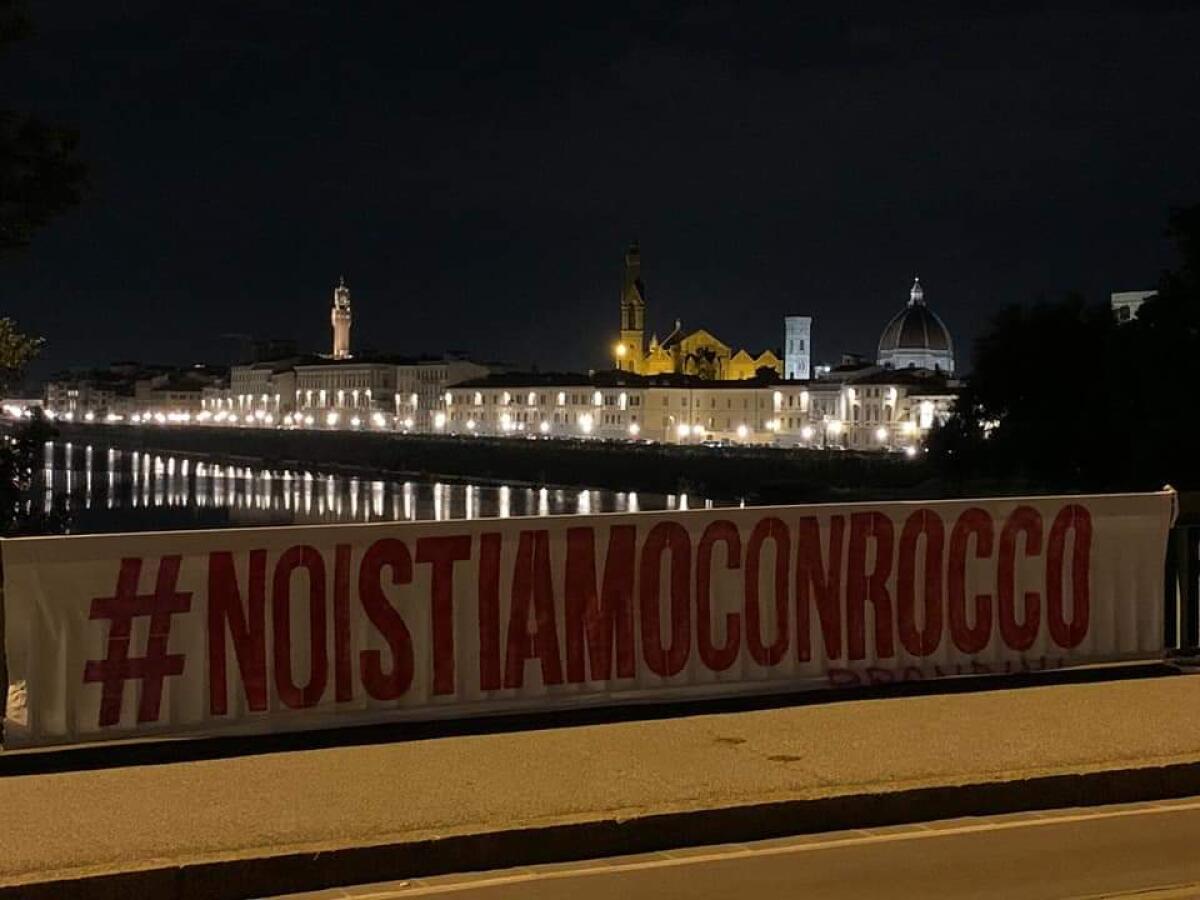 Tutta Firenze piena di striscioni "Noi Stiamo con Rocco". Ecco le foto degli striscioni in tutta la città - 