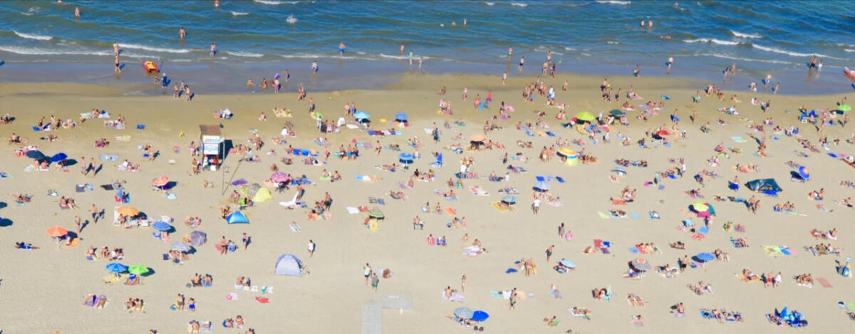Vacanze al mare, ecco come funzioneranno: prenotazione per le spiagge e distanziamento anche in acqua - 