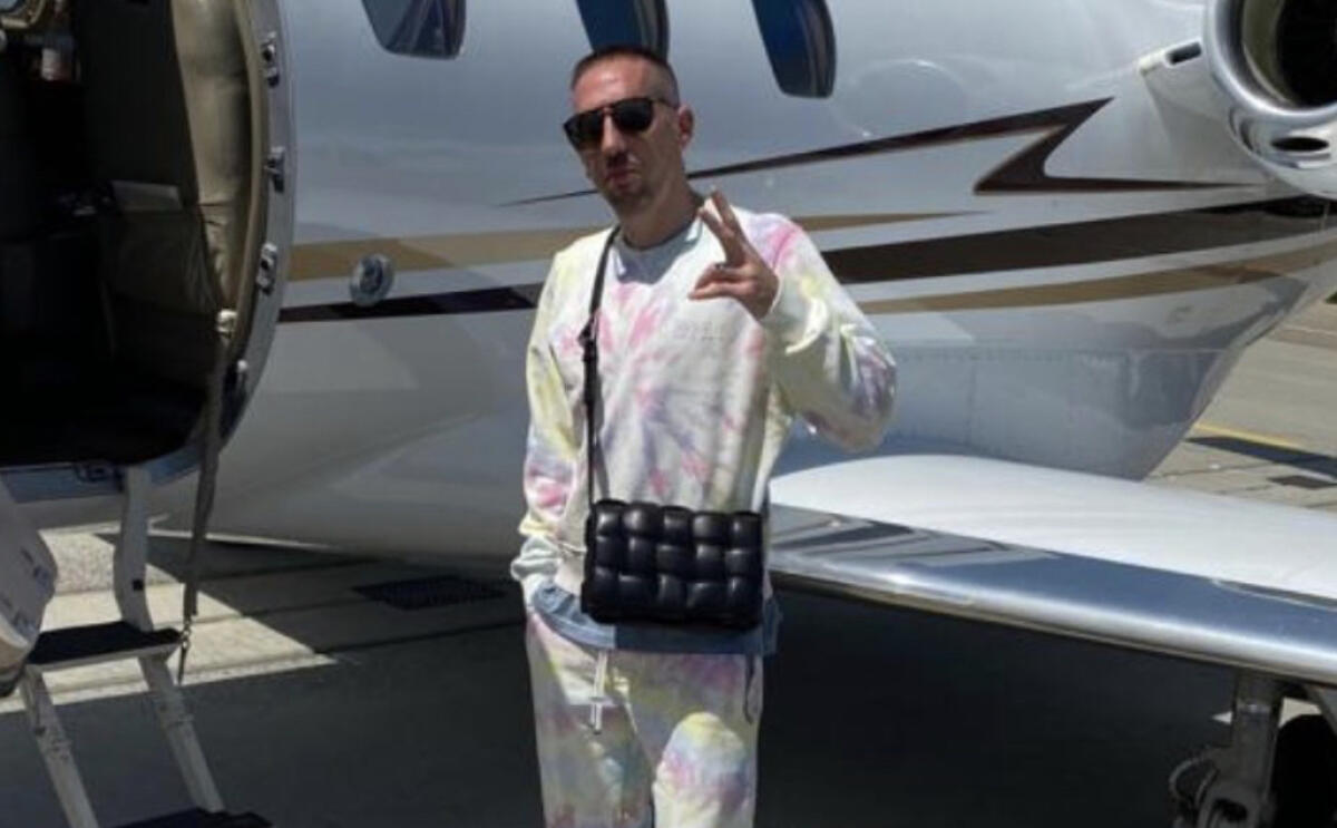 (FOTO): Ribery in volo verso Firenze: la Fiorentina è pronta a riabbracciarlo - 