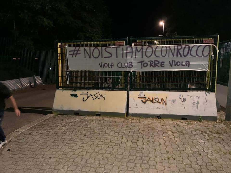 Tutta Firenze piena di striscioni "Noi Stiamo con Rocco". Ecco le foto degli striscioni in tutta la città