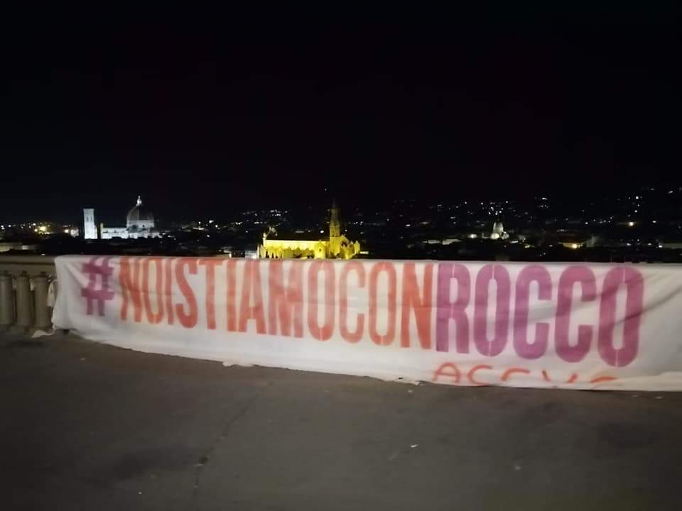 Tutta Firenze piena di striscioni "Noi Stiamo con Rocco". Ecco le foto degli striscioni in tutta la città