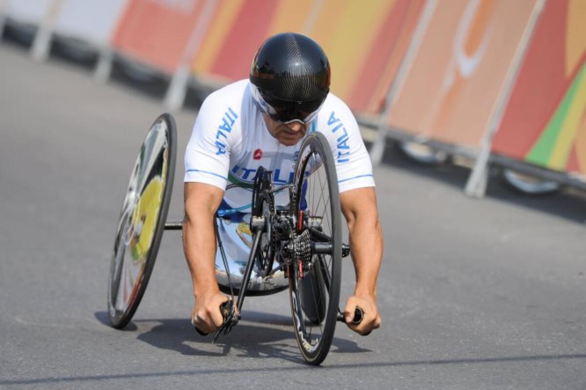 Terribile incidente in handbike per Alex Zanardi, l'atleta in gravissime condizioni - 