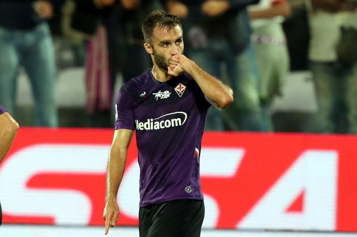 Al 28' Pezzella su calcio d'angolo di Pulgar fa 1-1. La Fiorentina dà segni di vita e torna in partita - 