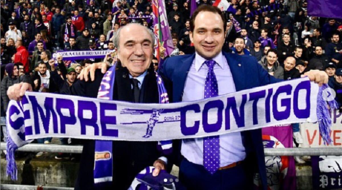 (VIDEO) Il figlio di Commisso diventa ultras della Fiorentina, e canta i cori insieme ai tifosi in centro - 