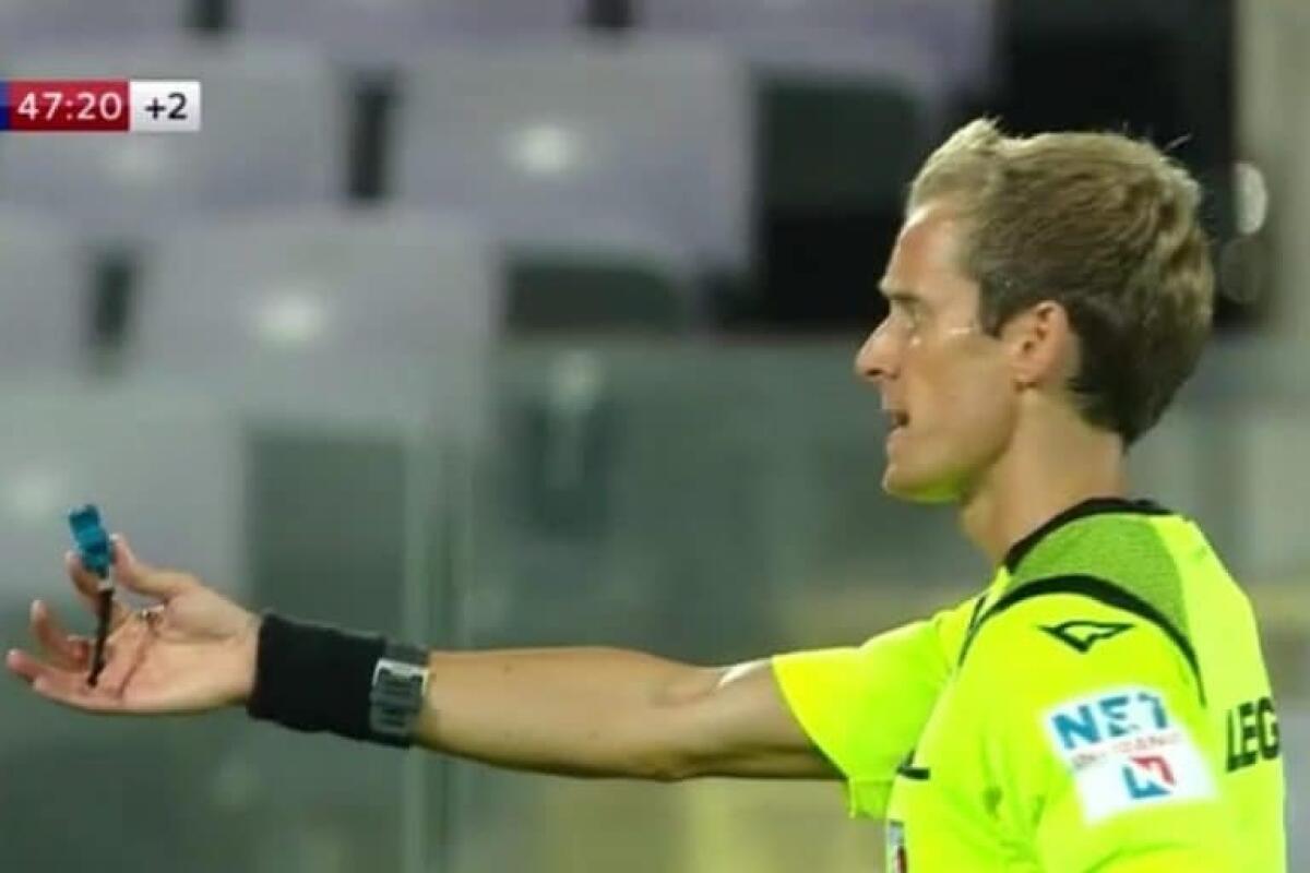 Arbitro Chiffi perde la pazienza con Pezzella: "Vuoi arbitrare tu? Lo vuoi tu il fischietto" - 