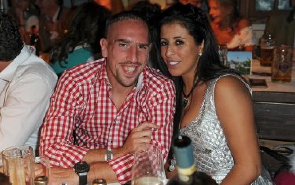 La moglie di Ribery: "Amo Firenze ma mi sento ferita ed ho paura. Mai subito un furto prima d'ora" - 