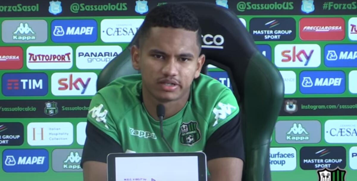 Paura per Rogerio del Sassuolo, brutto colpo alla testa: trasportato in ospedale - 