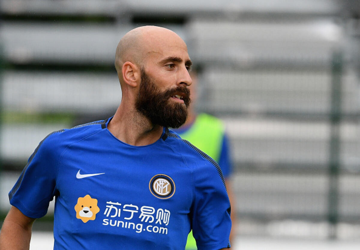 Borja Valero si é preso anche l'Inter, migliore in campo contro il Napoli - BRUNECK, ITALY - JULY 11:  Borja Valero of FC Internazionale in action during a FC Internazionale training session at Reischach on July 11, 2017 in Reischach near Bruneck, Italy.  (Photo by Claudio Villa - Inter/Inter via Getty Images)