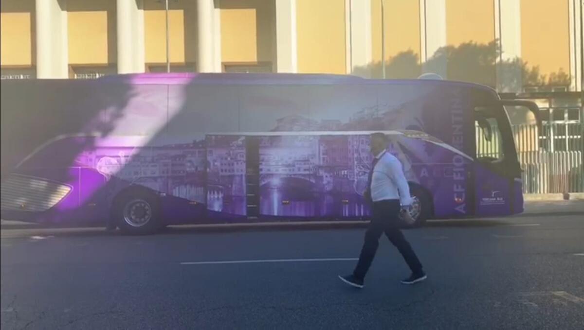 Video, ecco l'arrivo dei giocatori viola con il pullman per la sfida con il Bologna - 
