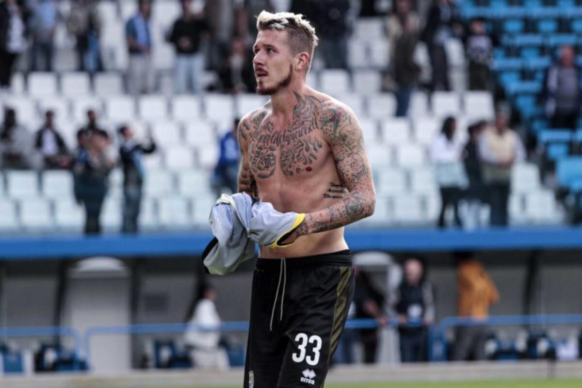 Al 48' contatto in area Pezzella-Kucka. Abisso dà calcio di rigore. La riapre il Parma è 1-2. - 
