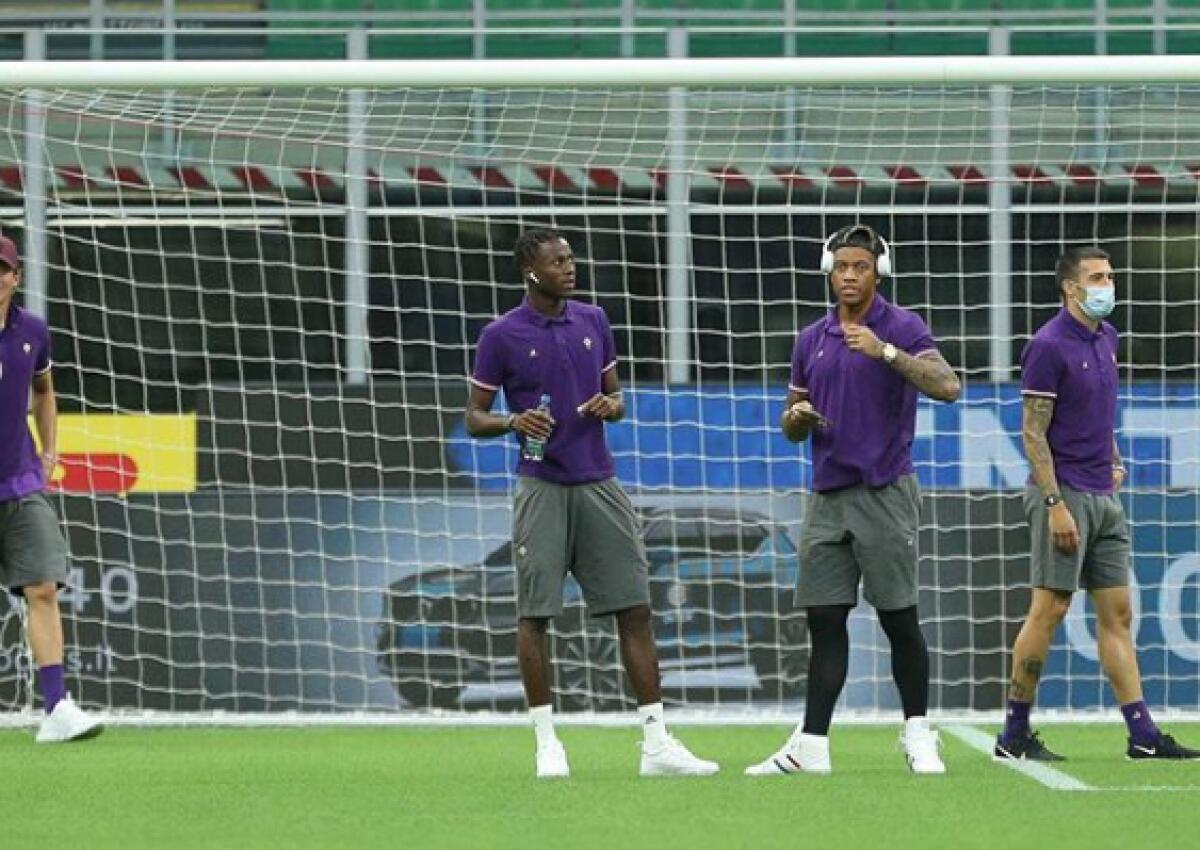 (FOTO) Fiorentina in campo a San Siro per assaggiare il campo - 
