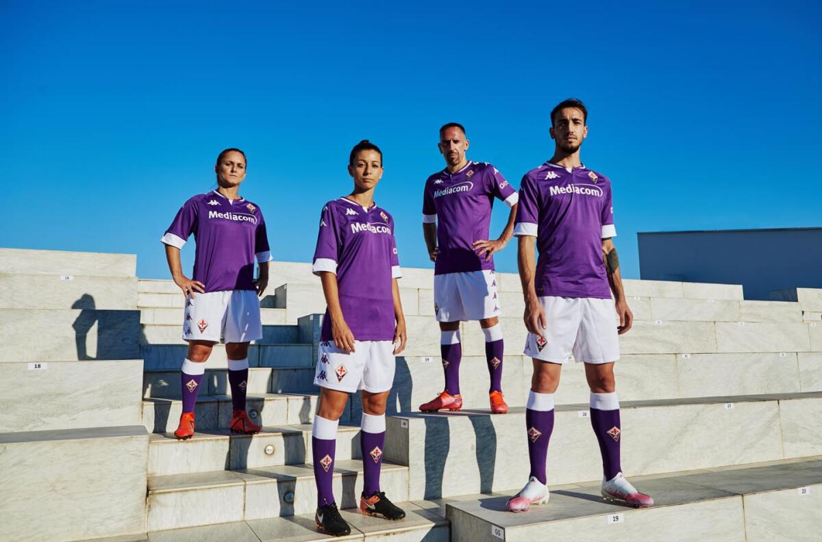 (VIDEO): il backstage del lancio delle nuove maglie della Fiorentina per la stagione 2020/21 - 