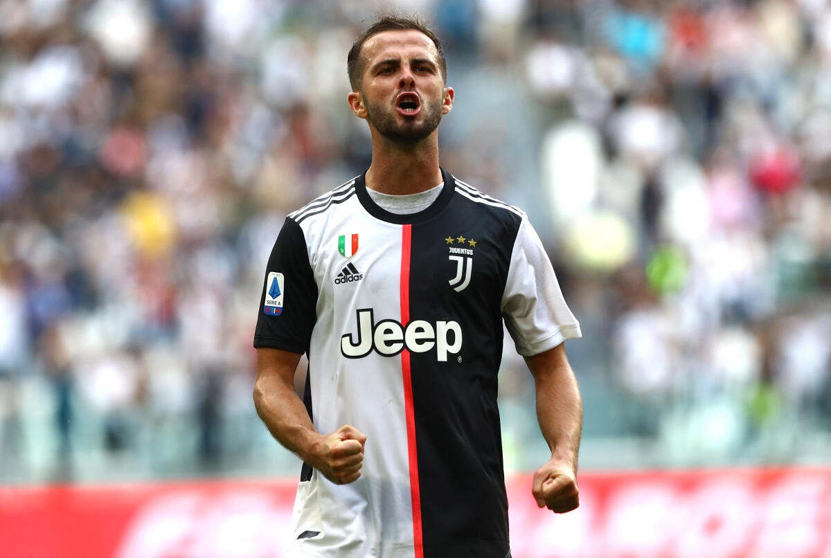 Pjanic è positivo al Covid-19. Ecco il comunicato ufficiale del Barcellona - TURIN, ITALY - SEPTEMBER 28:  Miralem Pjanic of Juventus FC celebrates after scoring the opening goal during the Serie A match between Juventus and SPAL at Allianz Stadium on September 29, 2019 in Turin, Italy.  (Photo by Marco Luzzani/Getty Images)