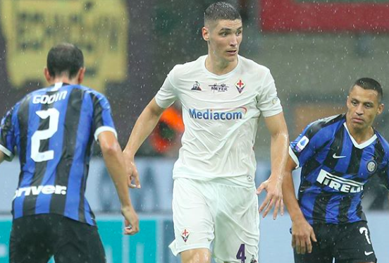 Milenkovic in campo contro l'Inter