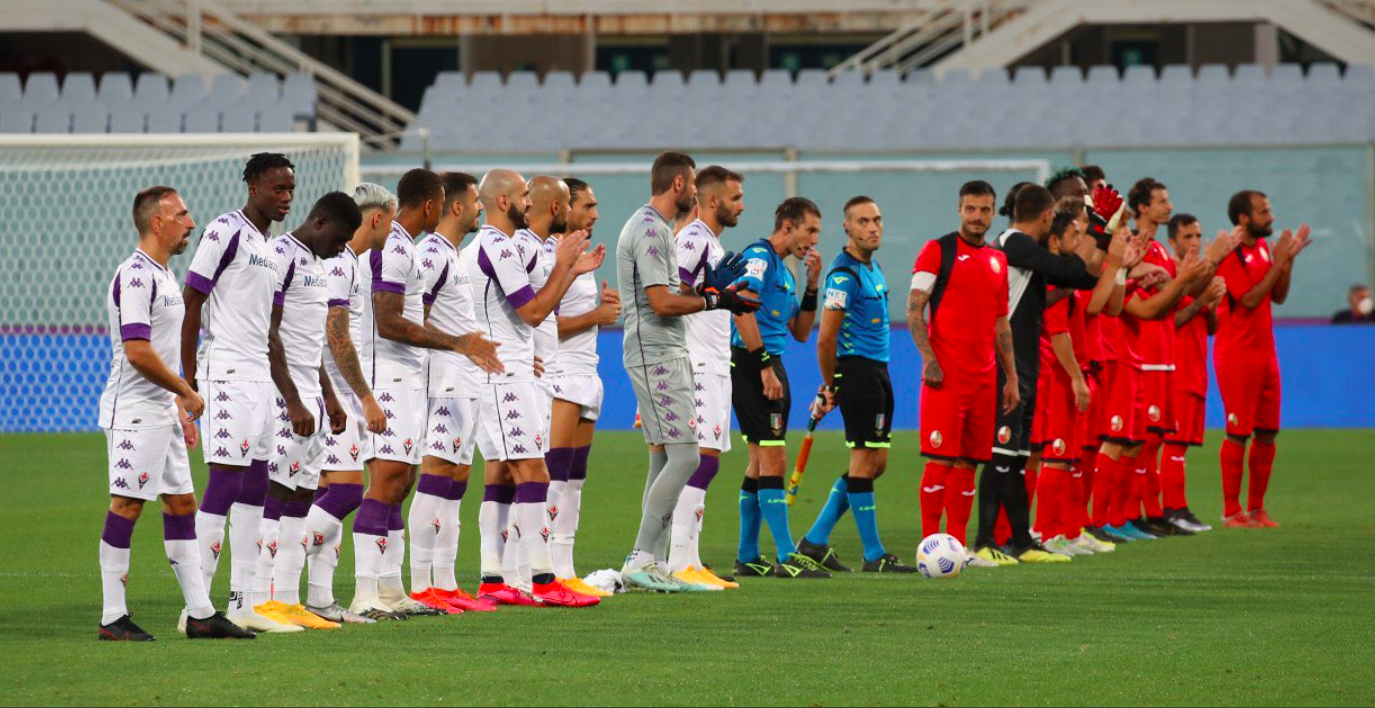 Fiorentina e Lucchese schierate a centrocampo