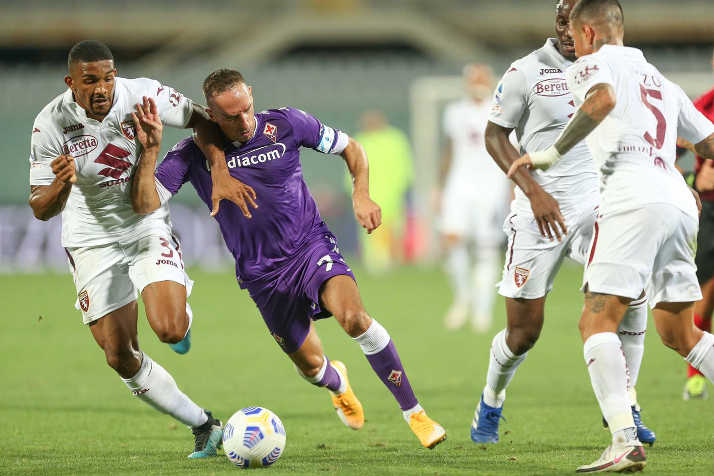 Il calciatore del Torino positivo al Coronavirus non era convocato per la sfida di Firenze. Il comunicato