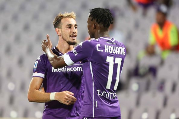 Al 3' Fiorentina subito in vantaggio a San Siro grazie ad un contropiede. In gol Kouame