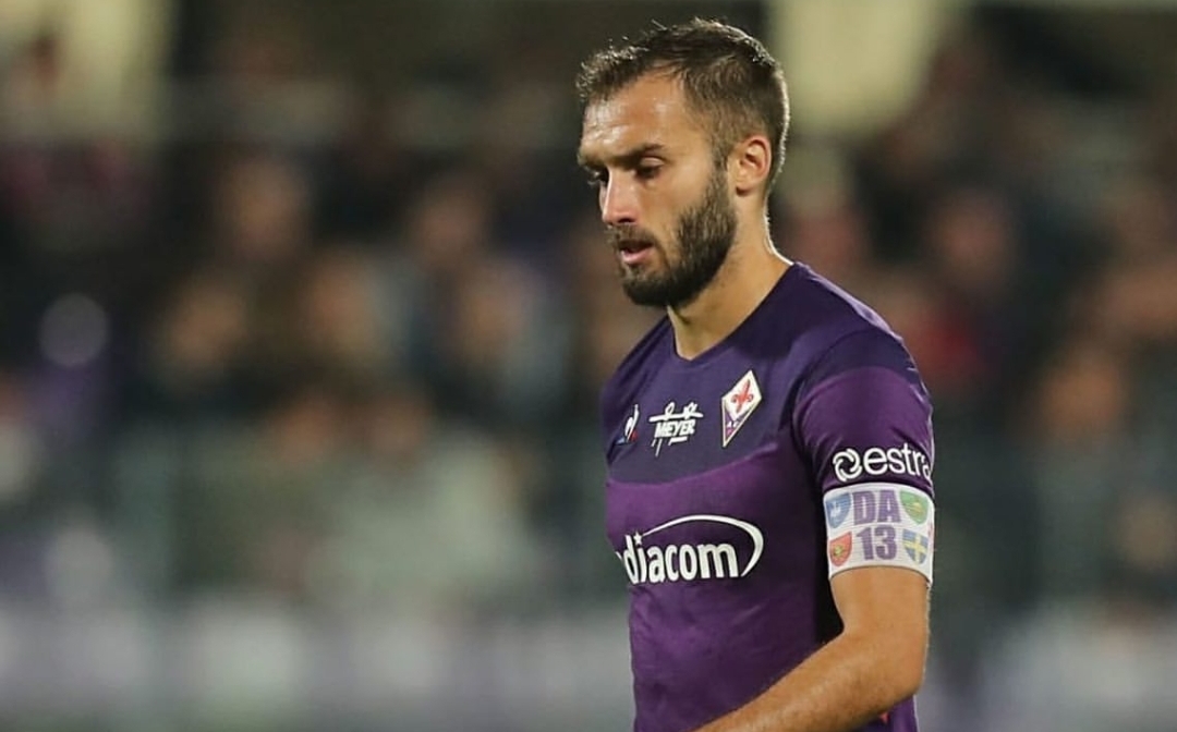 Fiorentina, ancora un anno con al braccio la fascia DA13, si aspetta l'ok della Lega