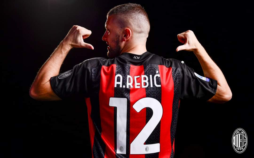 Rebic alla presentazione con la maglia del Milan nella giornata di oggi