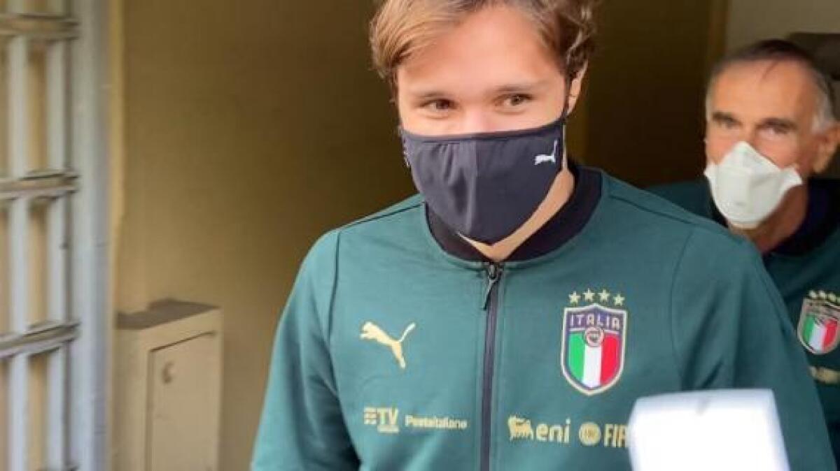 I tifosi della Fiorentina insorgono contro Chiesa: "Traditore! Gobbo! Vergognati!" - 