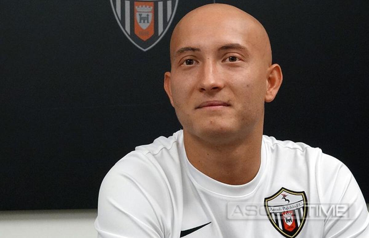 Al 51' il Padova riapre la partita. Grande gol in sforbiciata di Santini che batte Terracciano - 