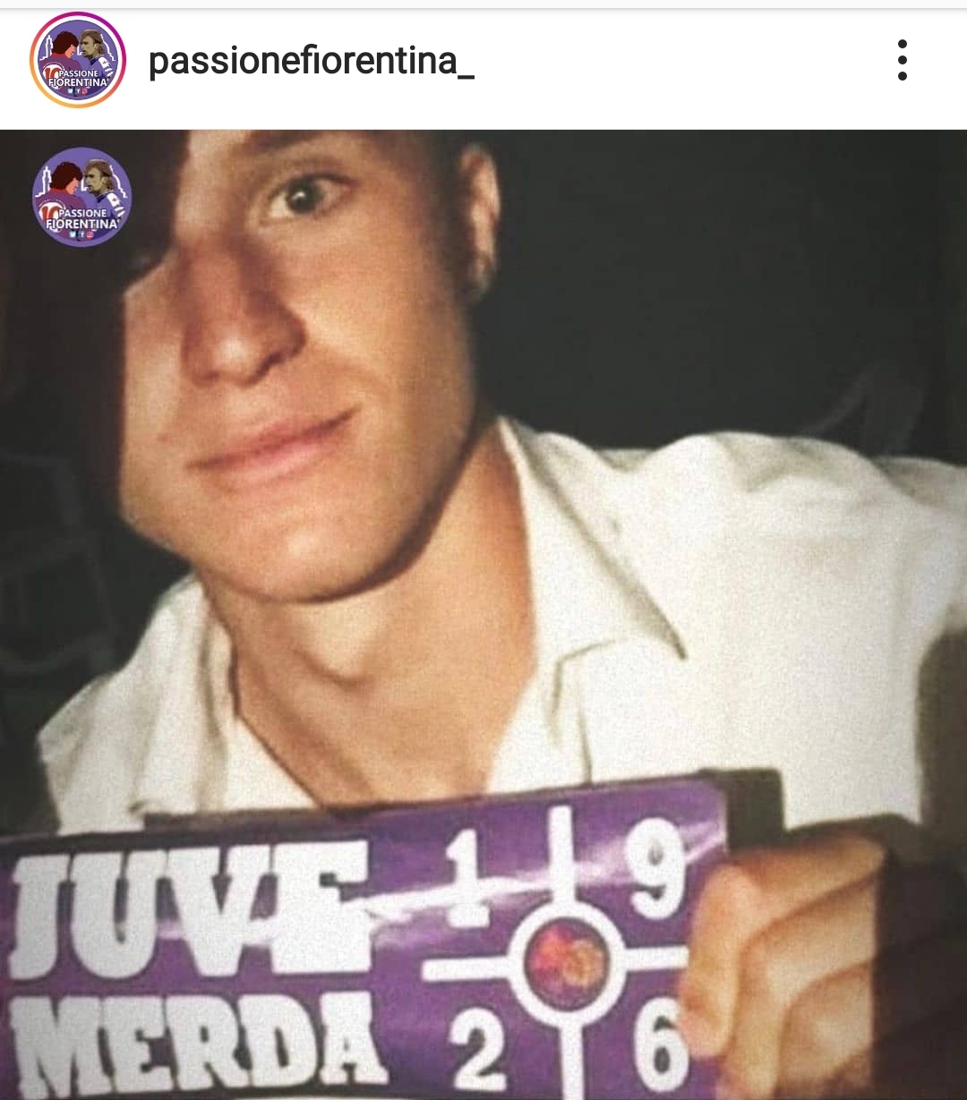 Quando Chiesa mostrava con fierezza l'adesivo "Juve M...". Adesso lo scatto diventa virale sui social. FOTO