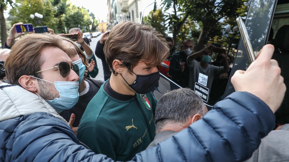 I tifosi della Fiorentina insorgono contro Chiesa: "Traditore! Gobbo! Vergognati!"
