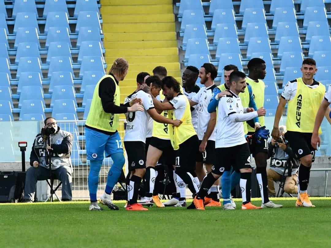 Spezia, tre tesserati positivi al Coronavirus, uno di loro è un calciatore. Il comunicato del club