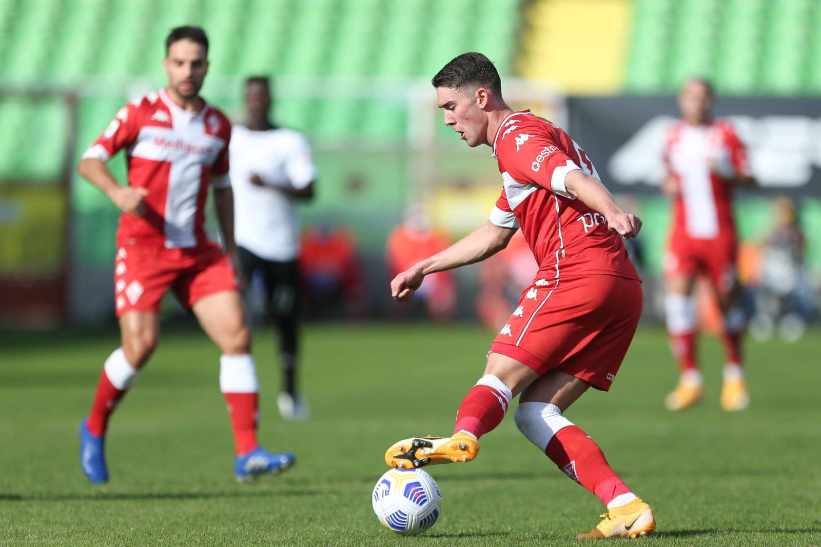 Nazione, tutti pazzi per Vlahovic: il Wolfsburg aveva offerto circa 30 milioni. La Roma...