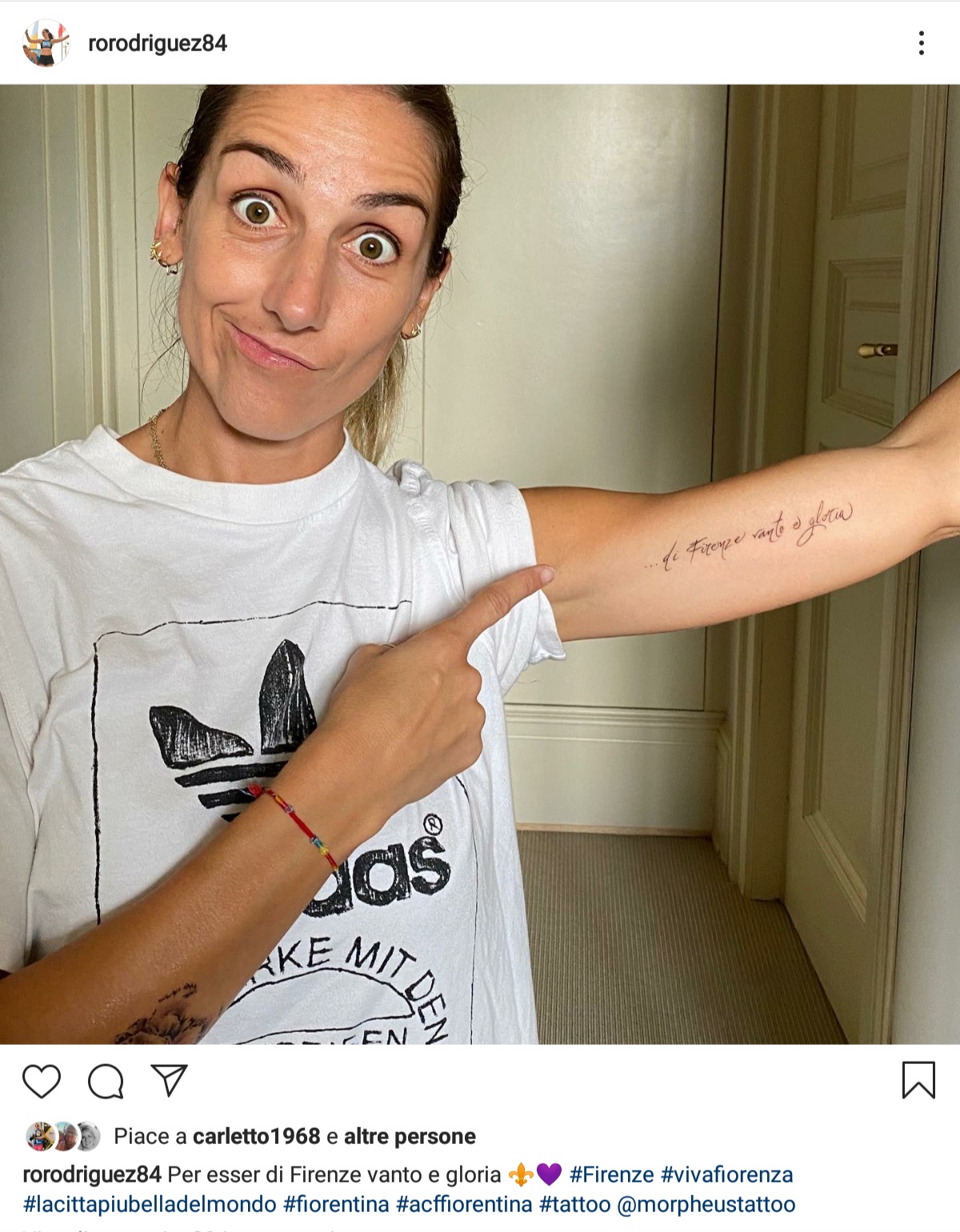 Rocio Rodriguez si tatua l'inno della Fiorentina: "Per esser di Firenze vanto e gloria"