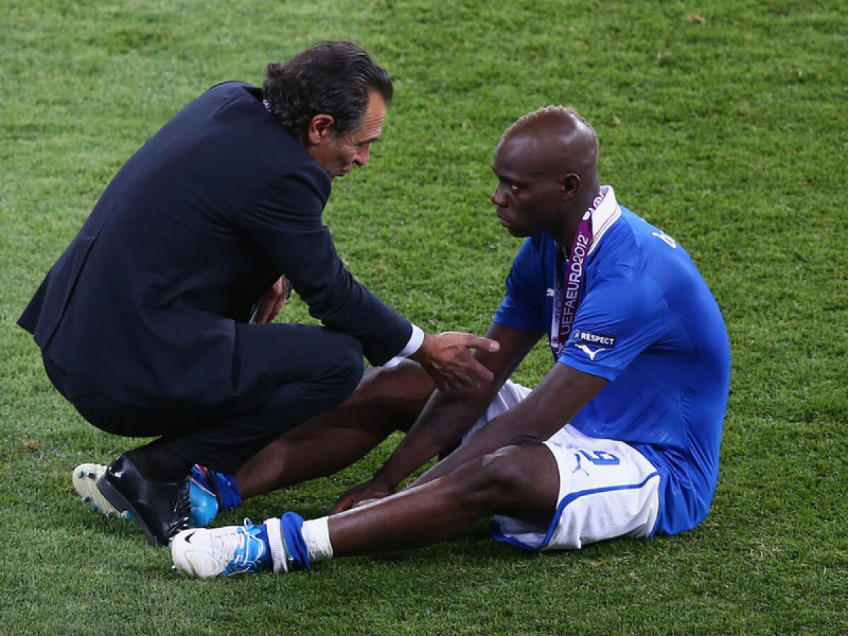 Alla Fiorentina tutti d'accordo, no a Balotelli. Nessuno lo vuole, nemmeno Prandelli. Il retroscena - 