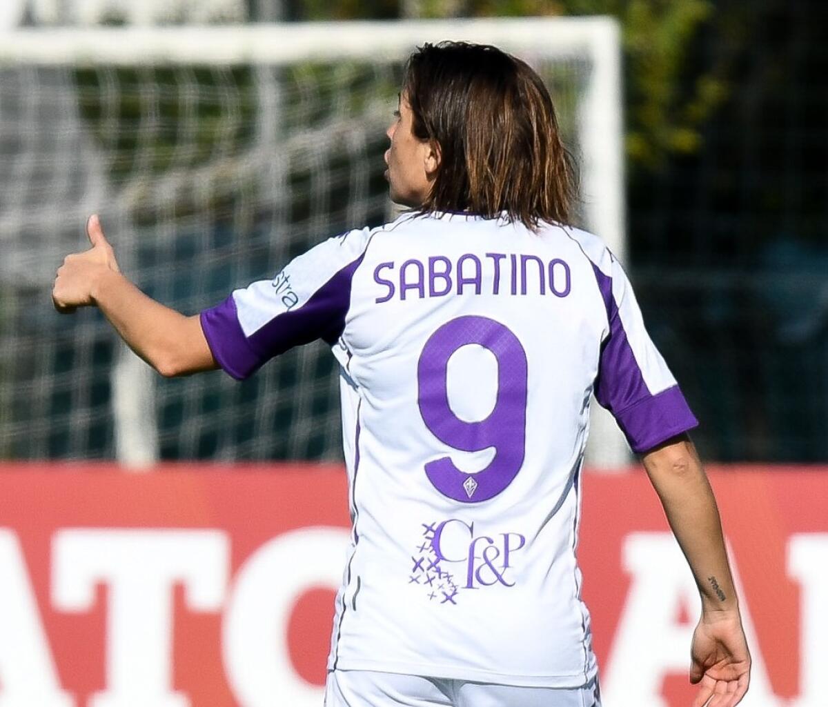 La Fiorentina Femminile ha vinto 2-0 contro il Pink Bari. Reti di Quinn e di Sabatino - 