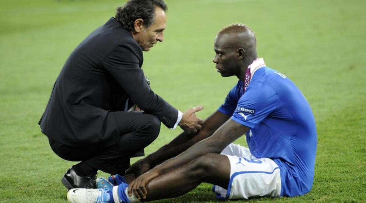 Sport Mediaset lancia la provocazione, con Prandelli alla Fiorentina Balotelli veste la maglia viola? - 