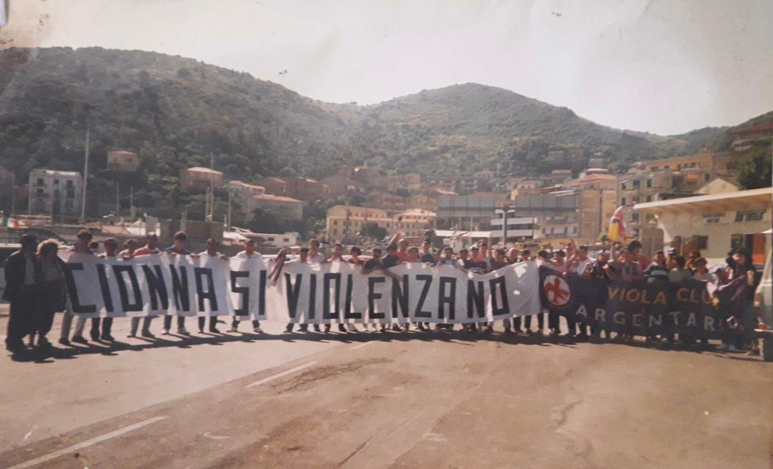 Lo storico ed ironico striscione dell'Argentario