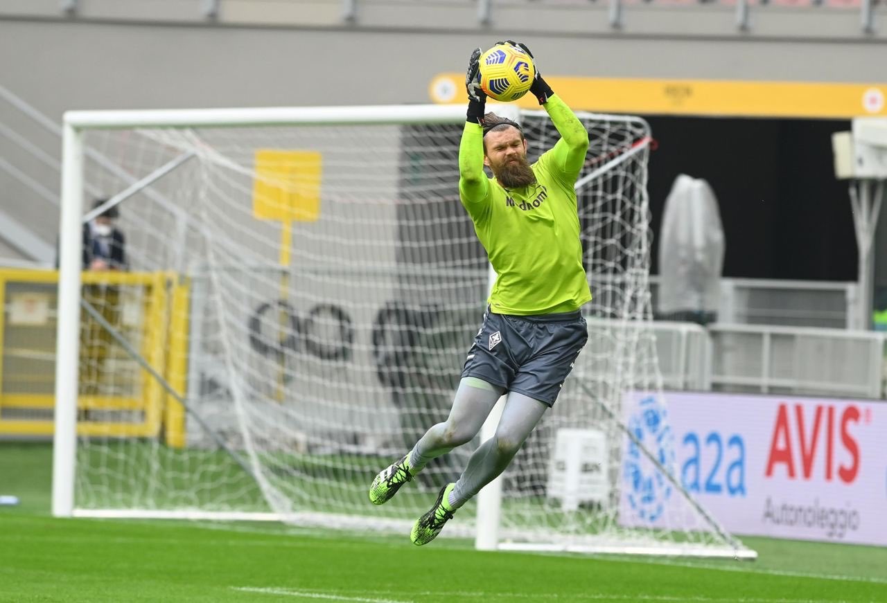 PAGELLE VIOLA, PEZZELLA E CACERES DA INCUBO, MALE ANCHE AMRABAT SI SALVA SOLO DRAGOWSKI