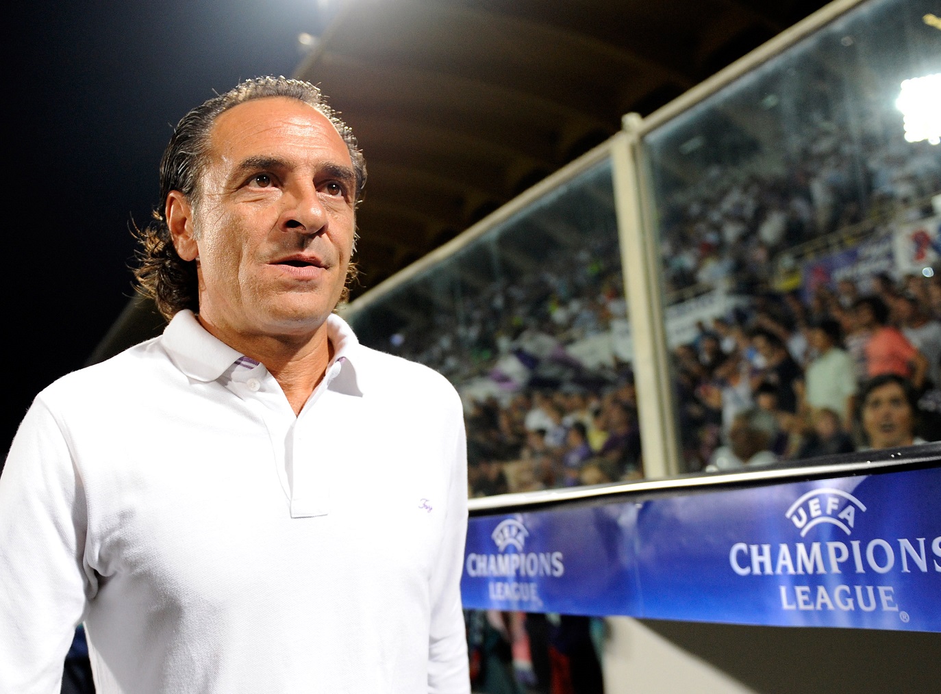FLORENCE, ITALY - AUGUST 26: Head coach Cesare Prandelli of Fiorentina looks on before the Champions League match between Fiorentina and Sporting Lisbon at Artemio Franchi stadium on August 26, 2009 in Florence, Italy. (Photo by Claudio Villa/Getty Images