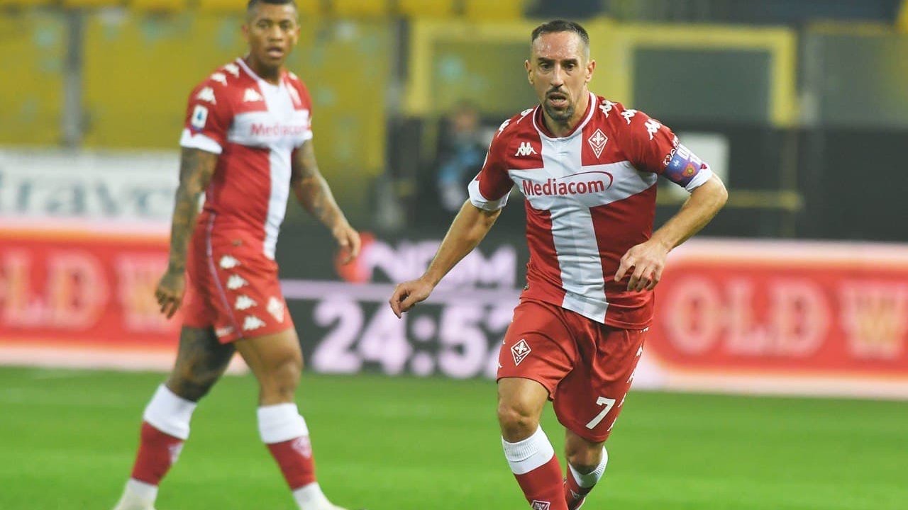 Ribery va giù in area, un possibile rigore per la Fiorentina si è trasformato in un giallo per simulazione